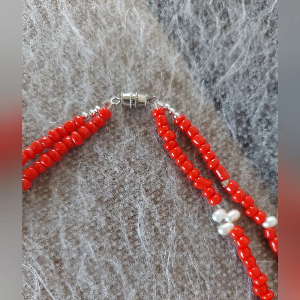 Coral glass and tear-drop pearl necklace - Picture 5 of 5